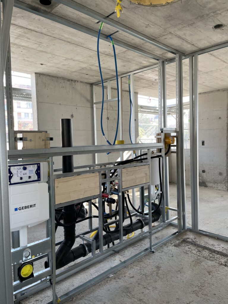 Ossature métallique pour aménagement sanitaire